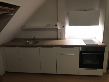 Ukázka montáže kuchyně IKEA METOD v podkroví